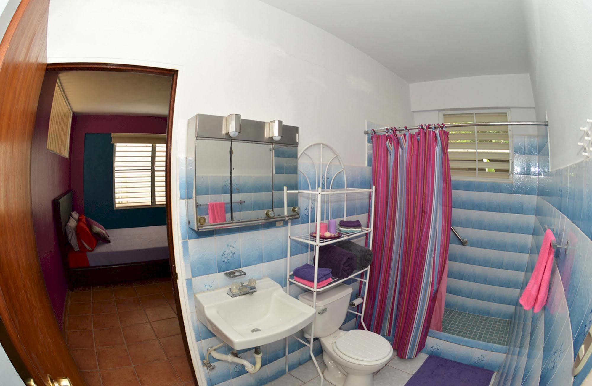 Bed and Breakfast Wssm Surf House à Aguadilla Extérieur photo